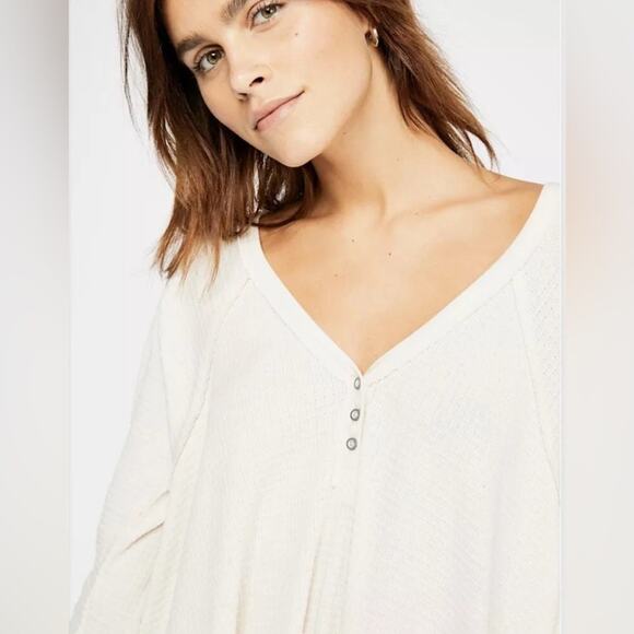 Free People We The Free Women’s Citrine Thermal Top Tee V Neck Small Cream - Picture 2 of 11